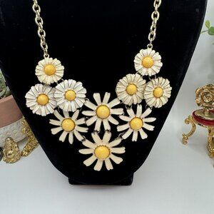Daisy Cluster Necklace Fashion Jewelry Cream Yellow Center Enamel Gold Tone